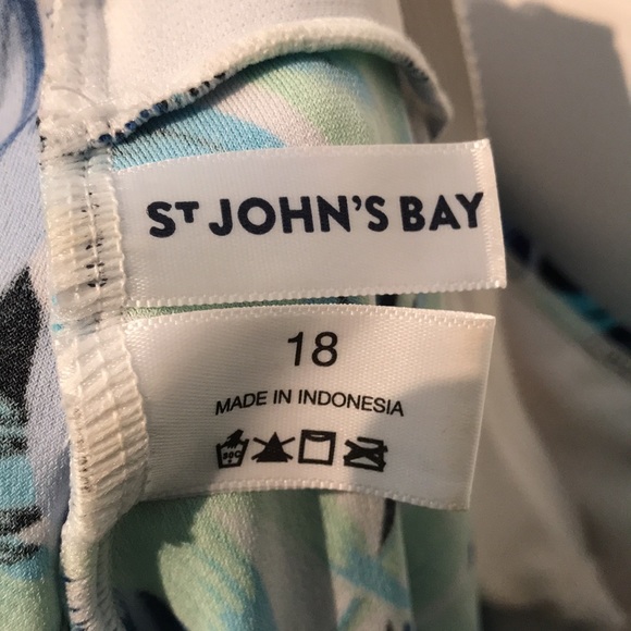 St. John’s Bay Tankini with swim skirt. - Picture 3 of 6